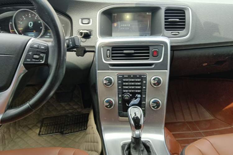 Used Volvo S60 2016 S60L T4 Zhiyuan Edition Audio And AC Panel