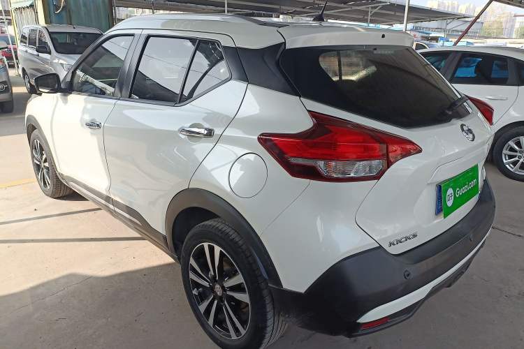 Used Nissan Kicks 2017 1.5L CVT Smart Drive Edition Rear Left 45 Deg