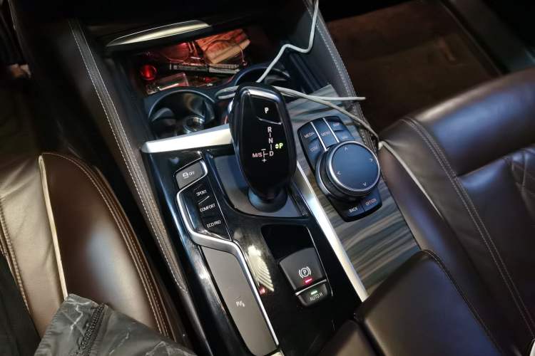 Used BMW 5 Series 2018 530Li xDrive Luxury Package Gear Lever