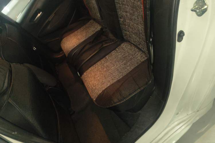 Used Toyota Levin 2019 Dual-Engine 1.8H E-CVT Luxury Edition China V Standard Left Rear Seat