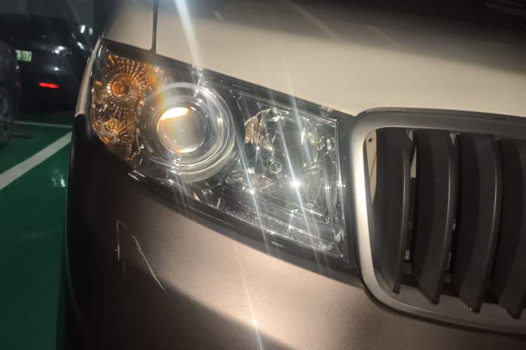 Used Jinbei New Hiace X30L CNG 2023 100L CNG Wealth Edition Bus 6/7 Seats No Air Conditioning SWCC15M
