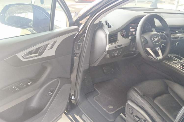 Used Audi Q7 2018 40 TFSI Comfort Model Driver Seat