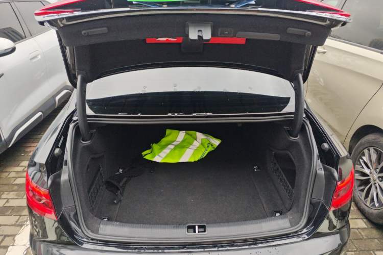 Used Audi A4L 2019 40 TFSI Fashion Edition China VI Emission Standard Trunk