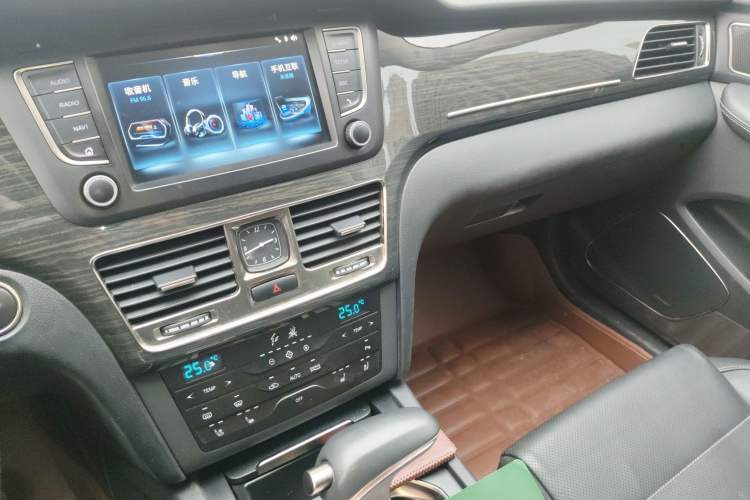 Used Hongqi H7 2019 2.0T Elite Edition Audio And AC Panel