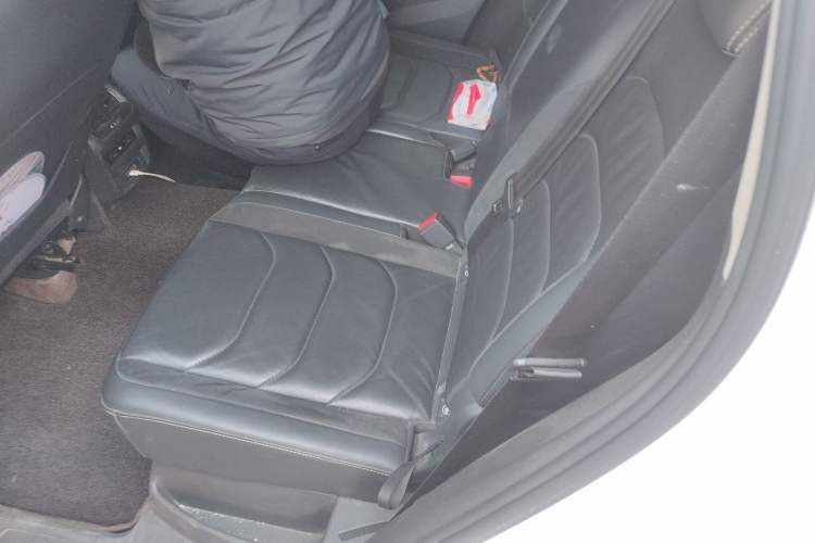 Used Volkswagen Tiguan L 2018 330TSI Automatic Two-Wheel Drive Comfort Edition Left Rear Seat