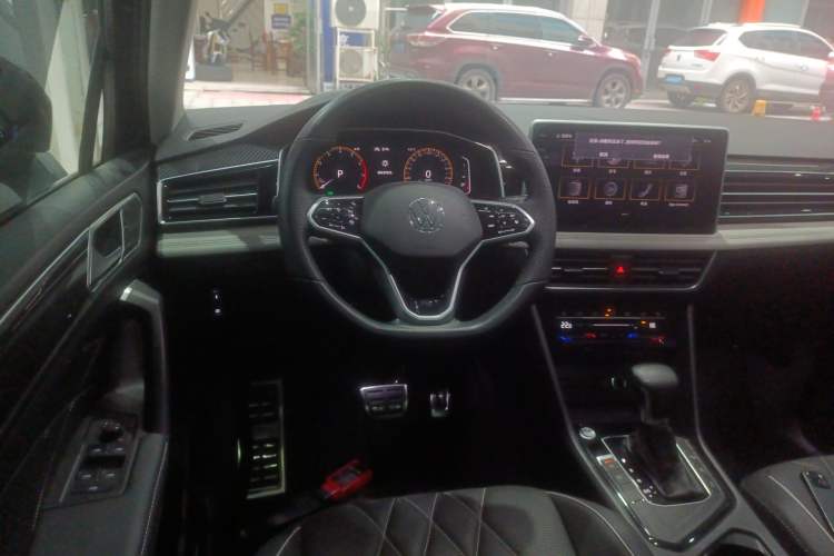 Used Volkswagen Tiguan L 2022 330TSI Automatic Two-Wheel Drive R-Line Enhanced Edition
