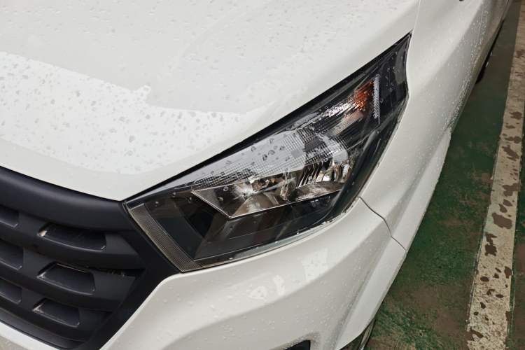 Used Jinbei Gold Hiace M Classic 2023 1.5L Travel Lion Passenger Vehicle 5/6/7 Seats
