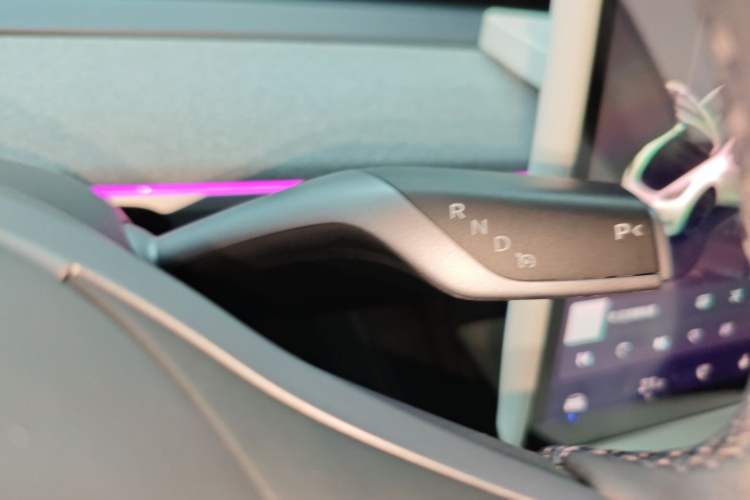 Used Tesla Model Y 2023 Long-Range All-Wheel-Drive Version
