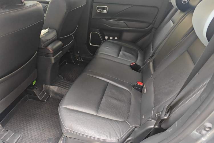 Used Mitsubishi Outlander 2018 2.4L 4x4 Elite Edition 5 Seats
