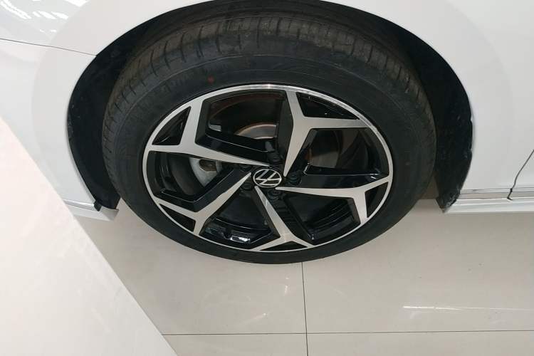 Used Volkswagen Magotan 2023 2 Million Units Limited Edition 330TSI DSG Leading Version