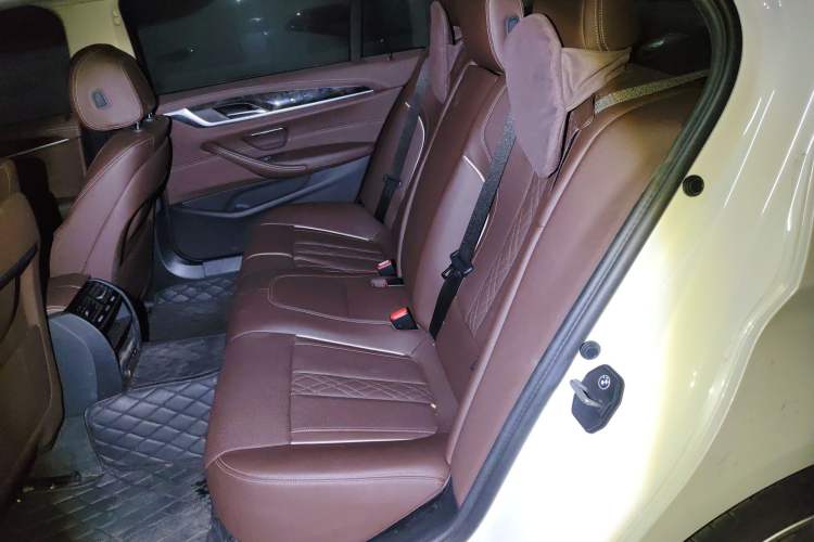 Used BMW 5 Series 2022 Restyled 525Li Luxury Package Left Rear Seat