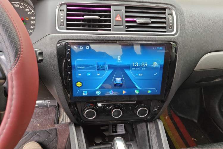 Used Volkswagen Sagitar 2014 1.6L Automatic Comfort Model Audio And AC Panel