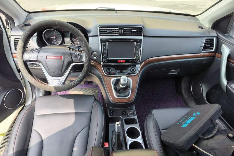 Used Haval H6 2015 Sport Edition 1.5T Manual Two-Wheel Drive Elite Model Center Console