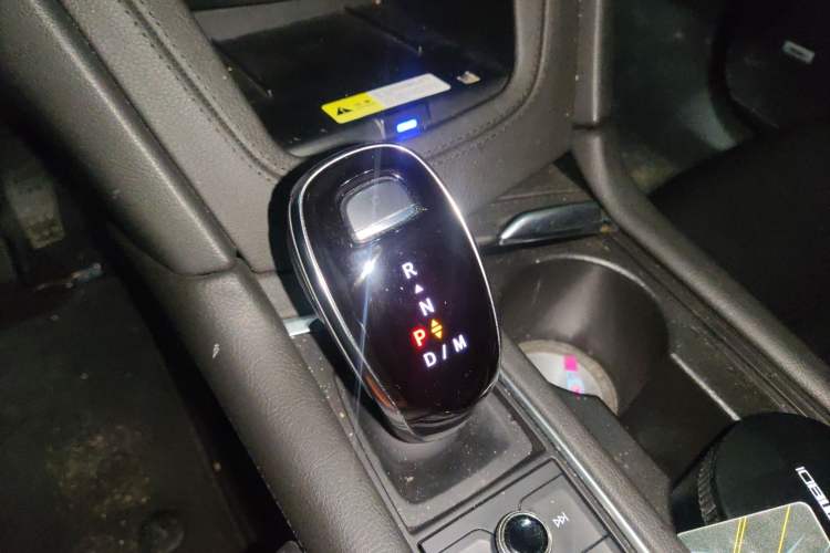 Used Cadillac XT5 2021 2.0T Two-Wheel Drive Luxury Version Gear Lever