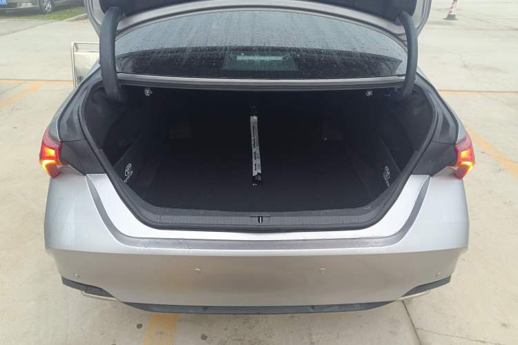 Used Toyota Avalon 2019 2.0L Luxury Edition China VI Standard Trunk