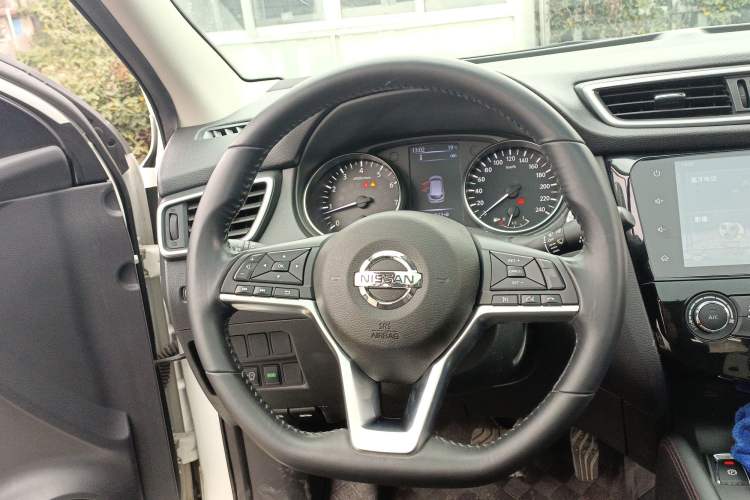 Used Nissan Qashqai 2019 2.0L CVT Luxury Edition Steering Wheel