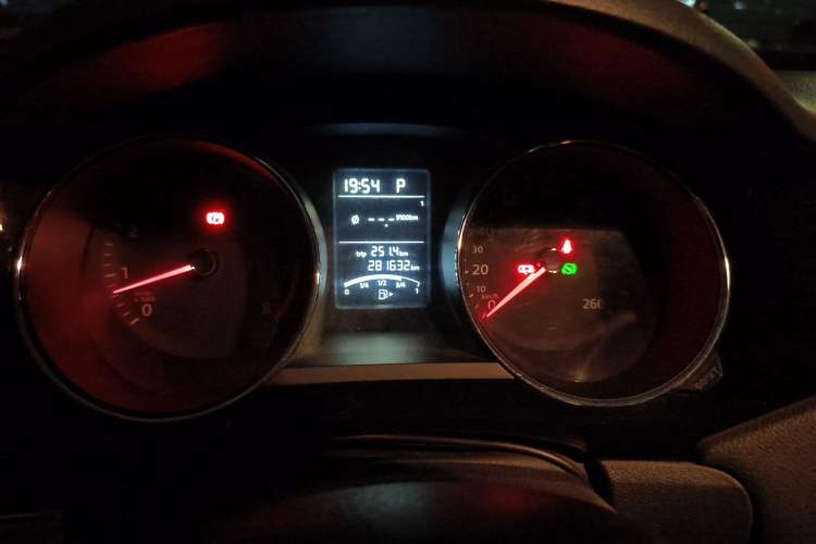 Used Volkswagen Sagitar 2015 1.6L Automatic Comfort Model Odometer Close Up