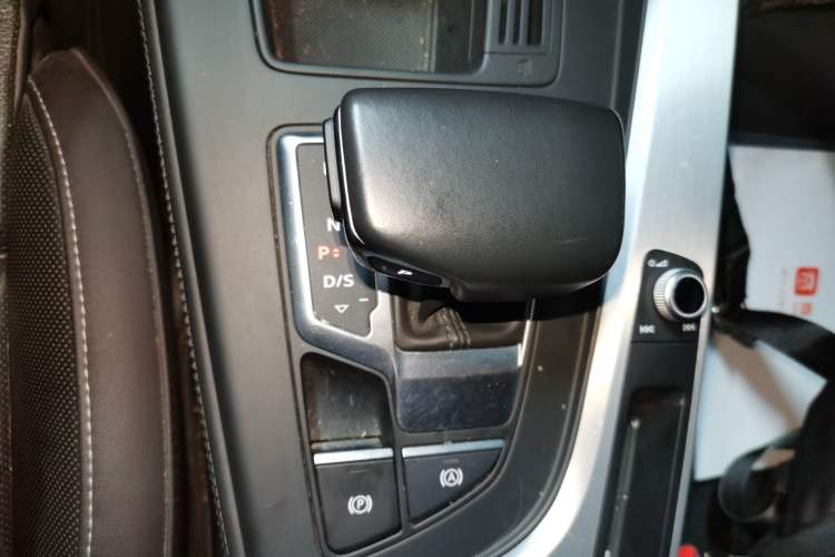 Used Audi A4L 2022 40 TFSI Luxury Dynamic Model Gear Lever