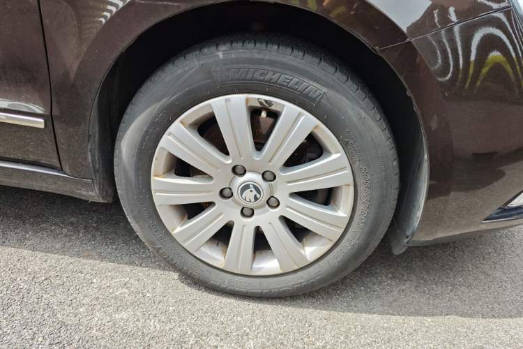 Used Skoda Superb 2013 1.4TSI Manual Shengshi Edition Right Front Wheel Hub