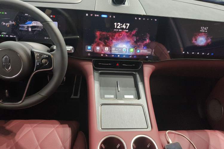 Used Hima AITO M8 2025 Model Pure Electric Max+ Six-Seat Four-Wheel-Drive Version