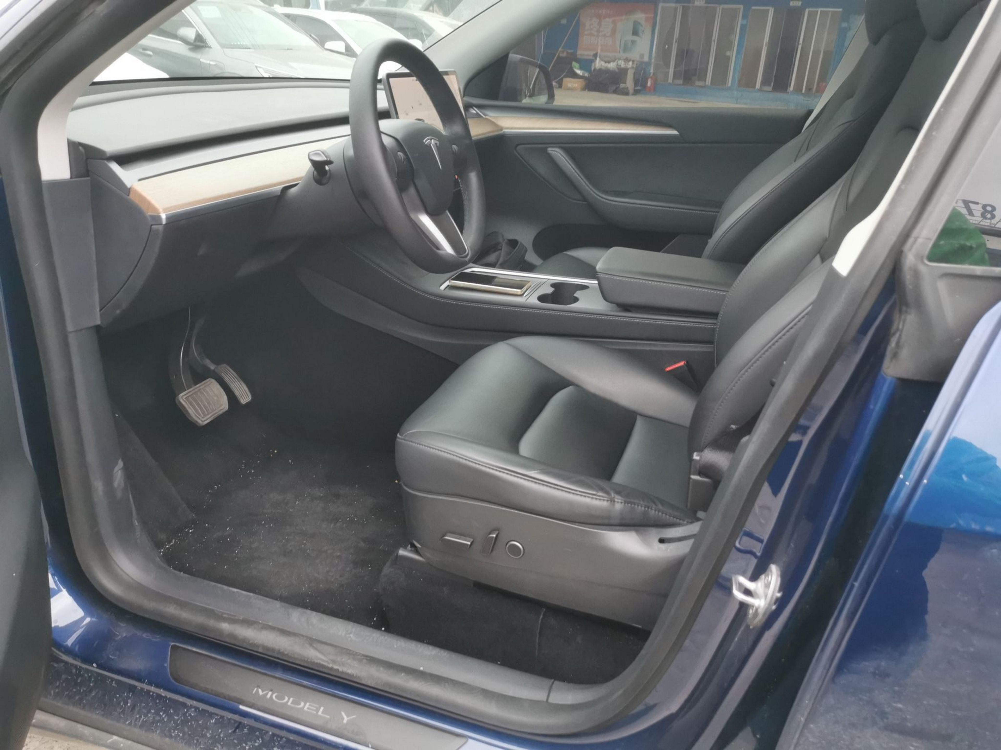 Переднее сиденье в автомобиле