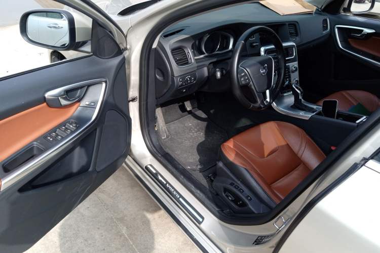 Used Volvo V60 2017 T5 Zhiyi Edition China V Standard Interior 3