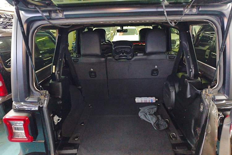 Used Jeep Wrangler 2021 2.0T Robin Hood Four-Door Edition Trunk