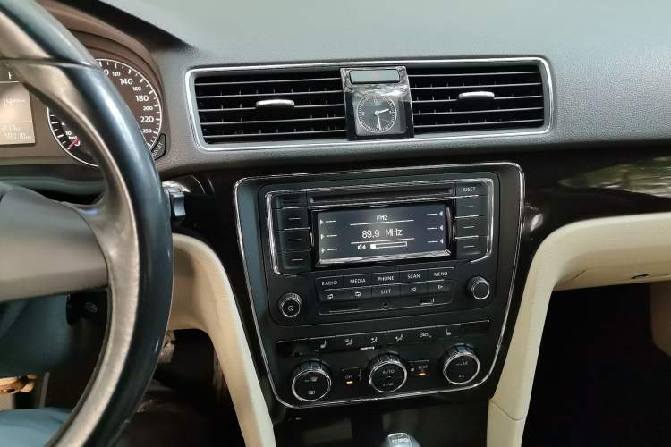 Used Volkswagen Passat 2014 1.8TSI DSG Prestige Edition Audio And AC Panel