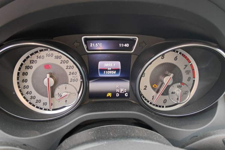 Used Mercedes-Benz GLA 2016 GLA 200 Fashion Model Odometer Close Up