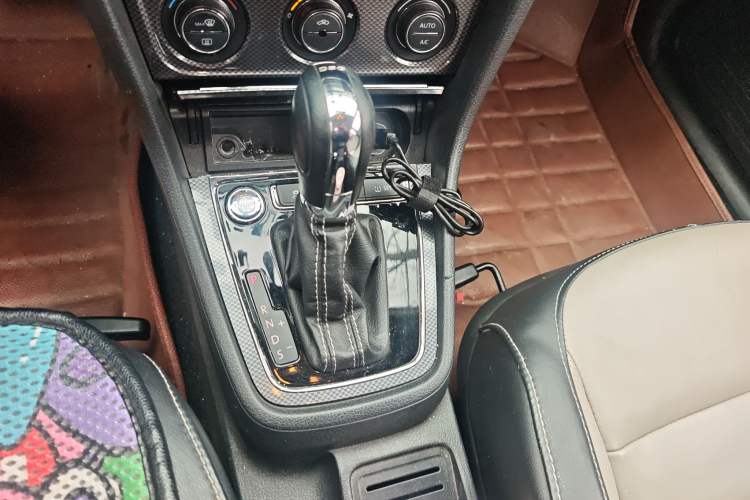 Used Volkswagen Cross Lavida 2014 1.4TSI DSG Gear Lever