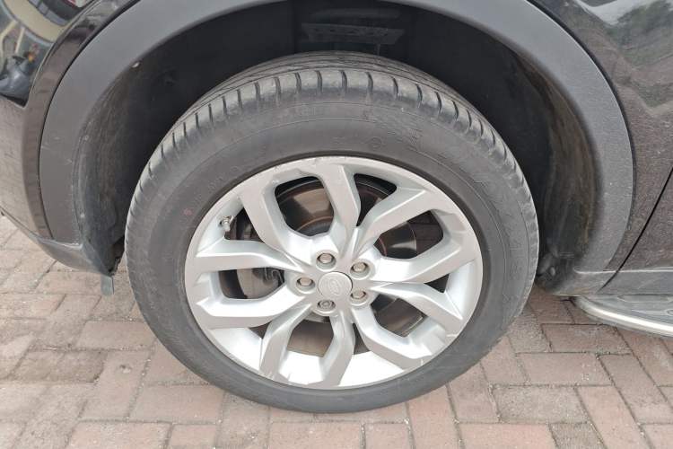 Used Land Rover Discovery Sport 2017 2.0T HSE Left Front Wheel Hub