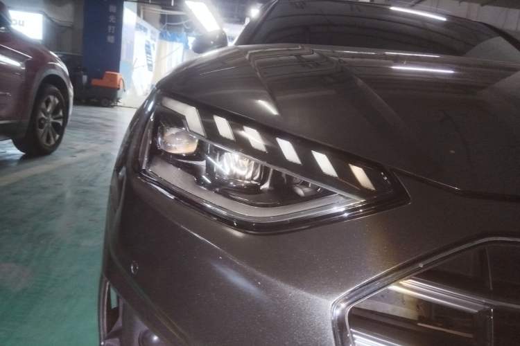 Used Audi A4L 2020 40 TFSI Fashionable and Elegant Model Right Front Headlight