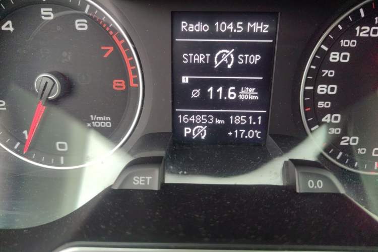 Used Audi A4L 2016 35 TFSI Collector's Edition Automatic Standard Model Odometer Close Up