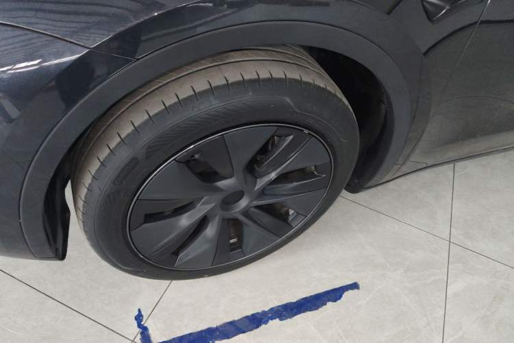 Used Tesla Model Y 2023 Rear-Wheel-Drive Version Left Front Wheel Hub