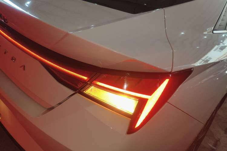 Used Hyundai Elantra 2022 1.5L CVT LUX Prestige Edition Exterior 6