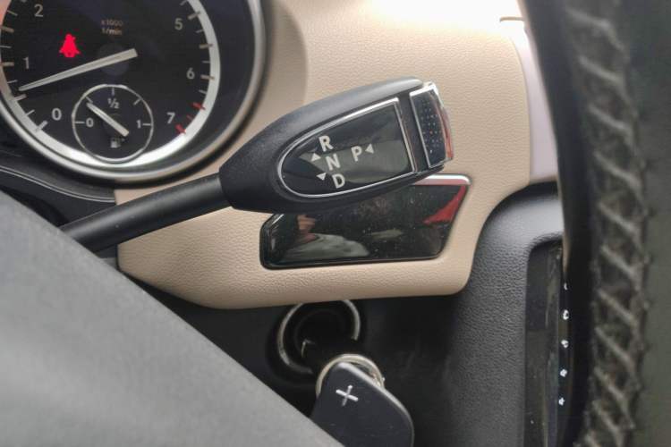 Used Mercedes-Benz R-Class 2014 R 320 4MATIC Luxury Model Gear Lever