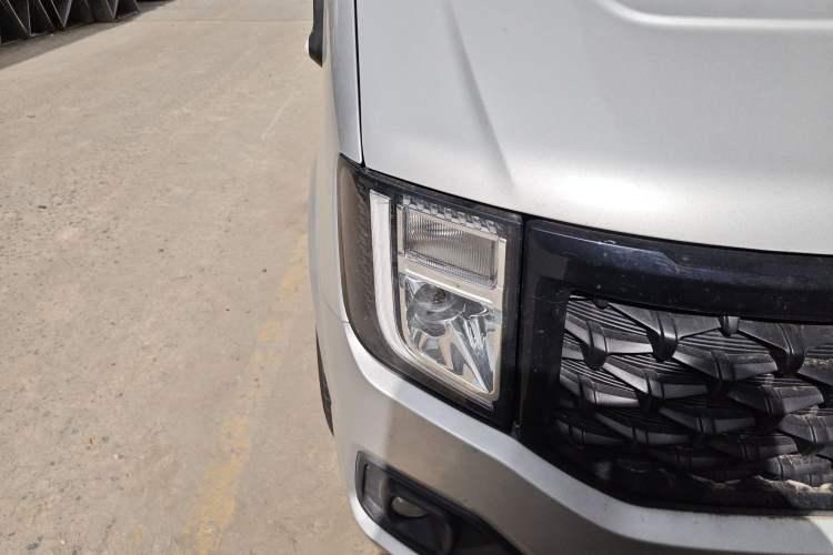 Used JMC Fushun 2025 2.0T 8AT Diesel Mid-Roof Mid-Height Commercial Multi-Purpose 7-Seater Passenger Vehicle