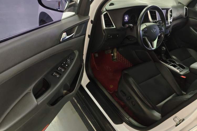 Used Hyundai Tucson 2018 1.6T Dual-Clutch Two-Wheel Drive 15th Anniversary Special Edition