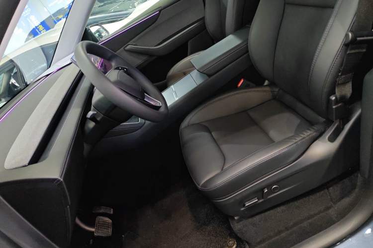 Used Tesla Model Y 2025 Rear-Wheel-Drive Version