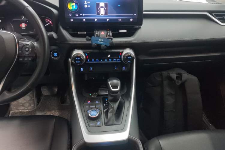 Used Toyota RAV4 2020 2.0L CVT Four-Wheel Drive Prestige Edition
