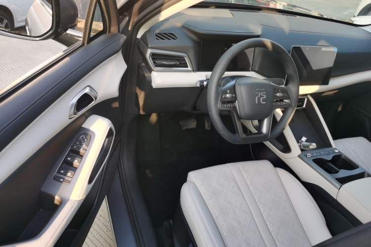 Used BYD Yuan UP 2025 Model 301KM Leading Version