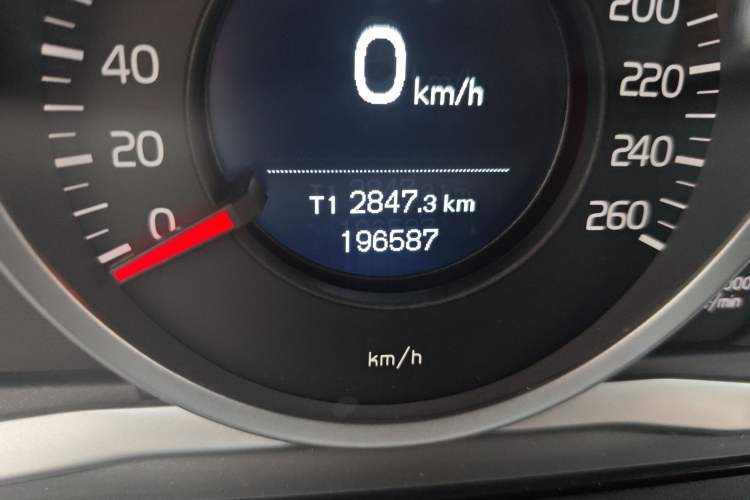 Used Volvo XC60 2015 T5 Smart Upgrade Model Odometer Close Up