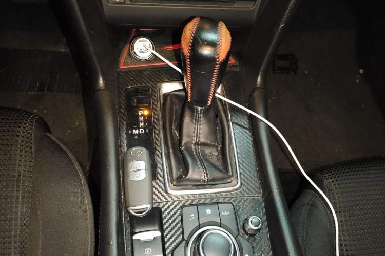 Used Mazda 3 Axela 2017 Hatchback 2.0L Automatic Luxury Model Emission Standard China V Gear Lever