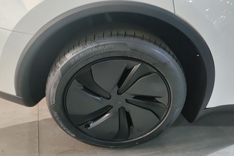 Used Tesla Model Y 2026 Long-Range All-Wheel-Drive Model Exterior 5