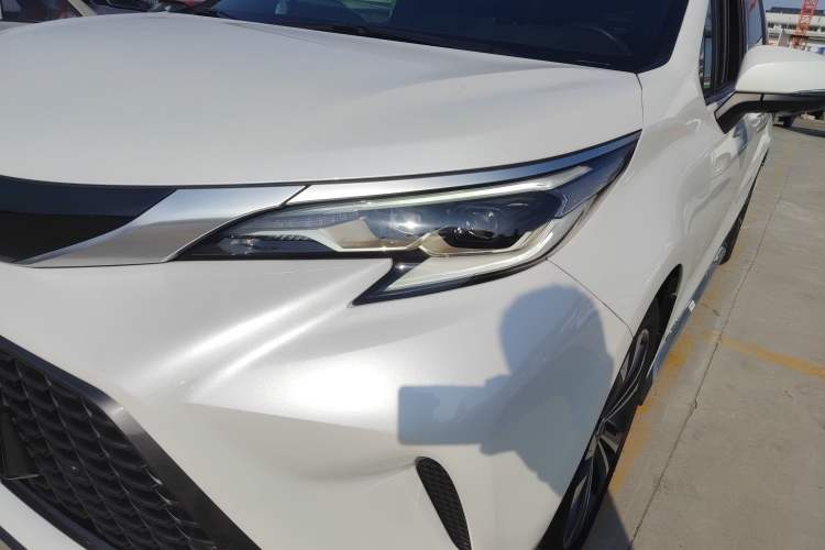 Used Toyota Granvia 2023 2.5L Hybrid Flagship VIP Edition
