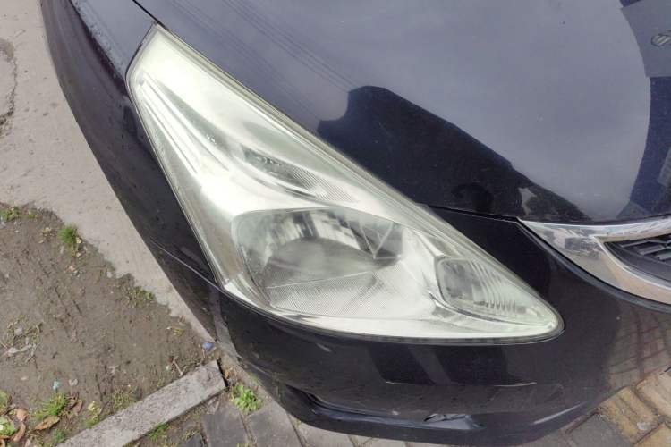 Used Nissan Tiida 2011 1.6L CVT Comfort Model Right Front Headlight