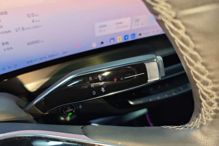 Used Cadillac LYRIQ 2022 Rear-Drive Long-Range Luxury Edition Gear Lever