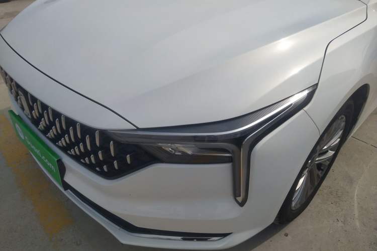 Used Bestune B70 2022 Third Generation 1.5T Automatic Enjoyment Version Left Front Headlight