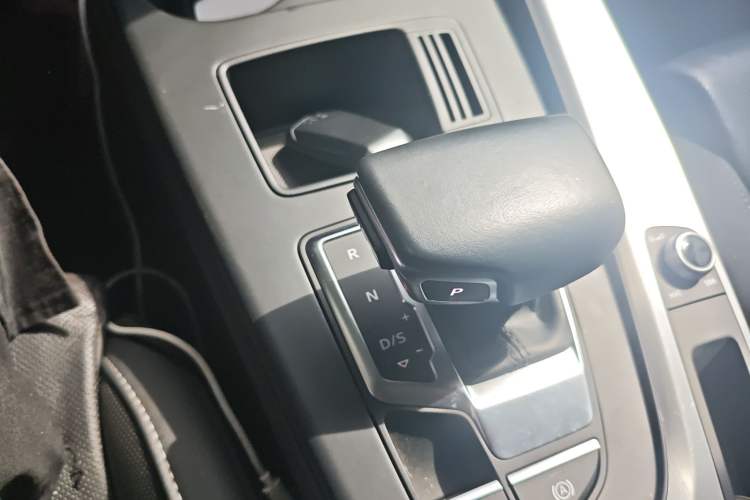 Used Audi A4L 2020 40 TFSI Luxury Dynamic Model