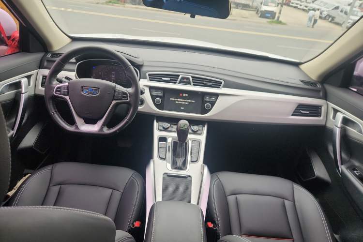 Used Geely Auto Emgrand X7 Sport 2018 1.8TD Automatic Two-Wheel Drive Smart Connect 4G Internet Edition Center Console
